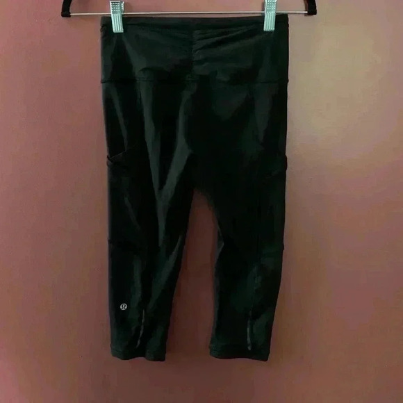 Lululemon Black Capris Side Pockets - Picture 11 of 11